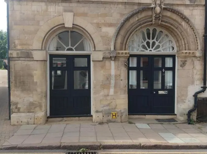 All Saints 2 Bed Apartment In Central Stamford With Parking