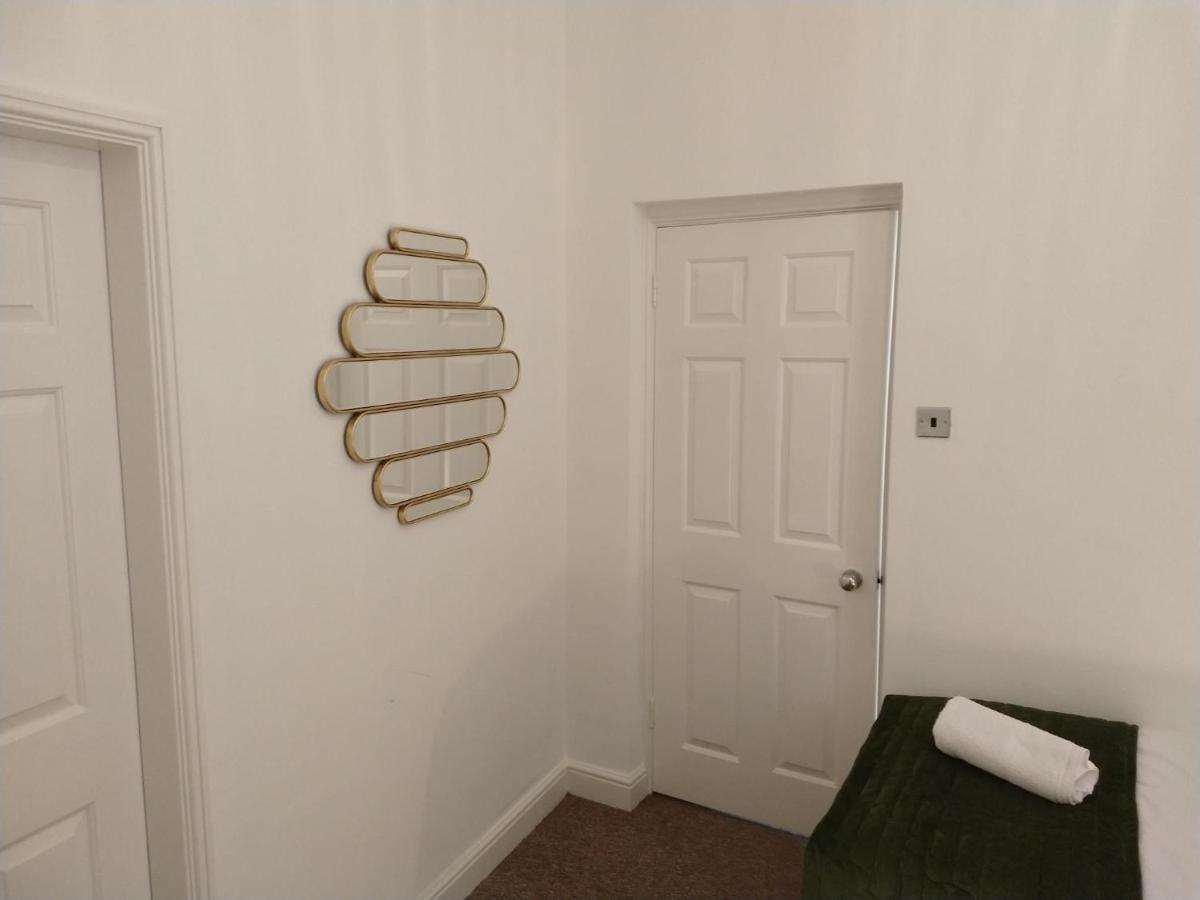 Saints 2 Bed In With Parking Holiday home